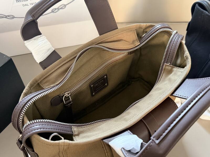 Prada Brown 25x18x10cm shoulder bag — AAA Quality Replica