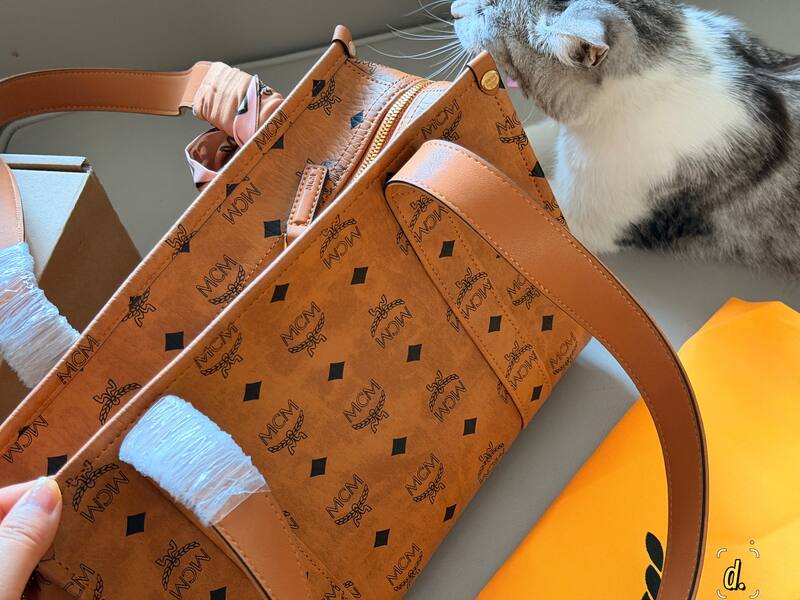 MCM Monogram 25x18x10cm shoulder bag — Premium Replica