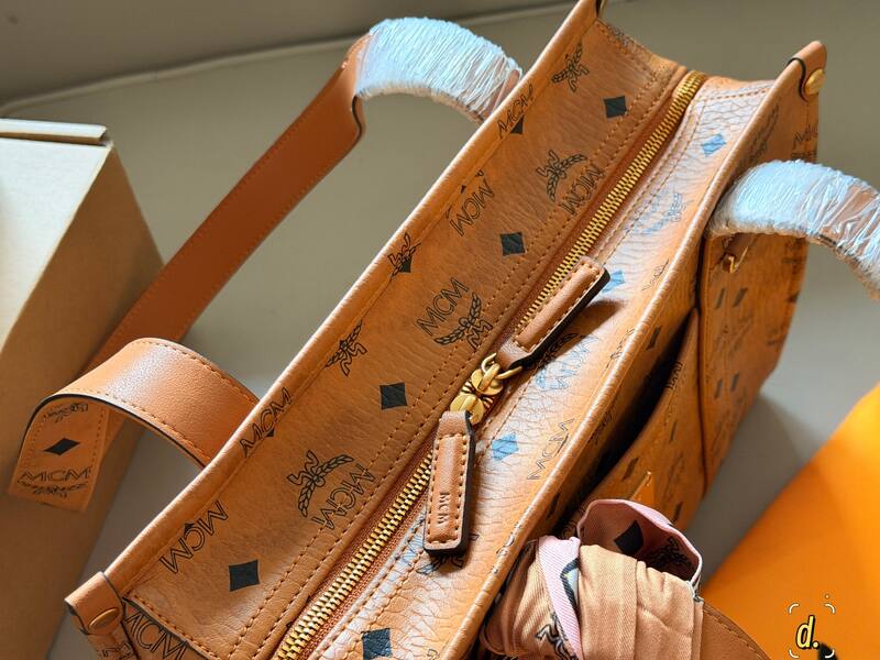 MCM Monogram 25x18x10cm shoulder bag — Premium Replica