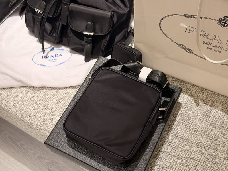 Prada Black shoulder bag — 1:1 Replica