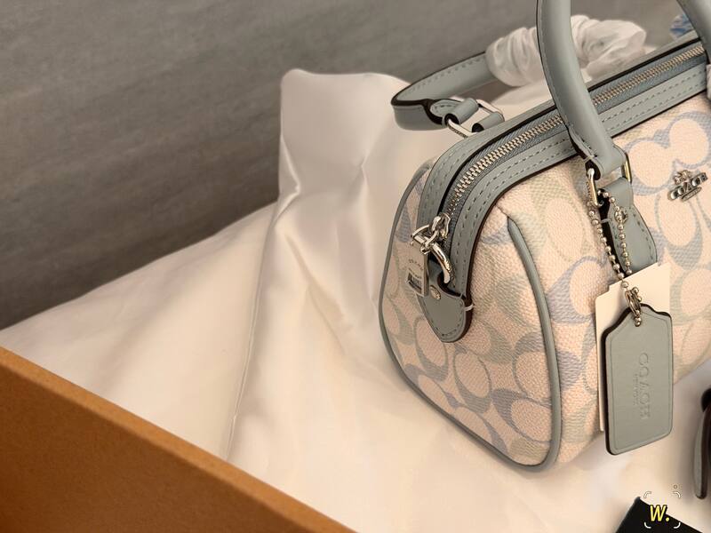 Coach Monogram 25x18x10cm shoulder bag — Premium Replica