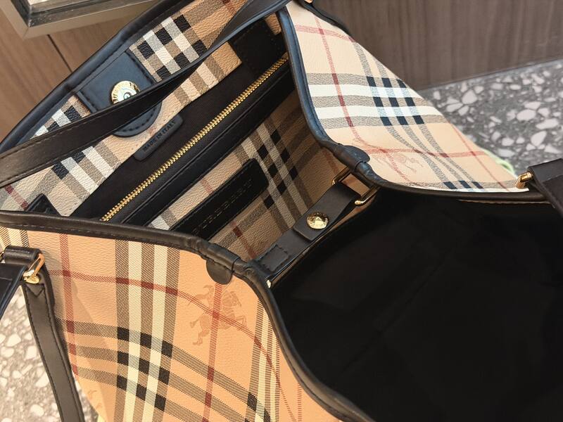 Burberry Black shoulder bag — Top Quality Replica