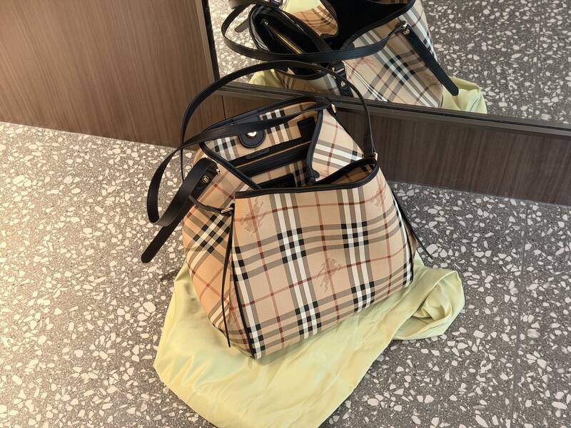 Burberry Black shoulder bag — Top Quality Replica