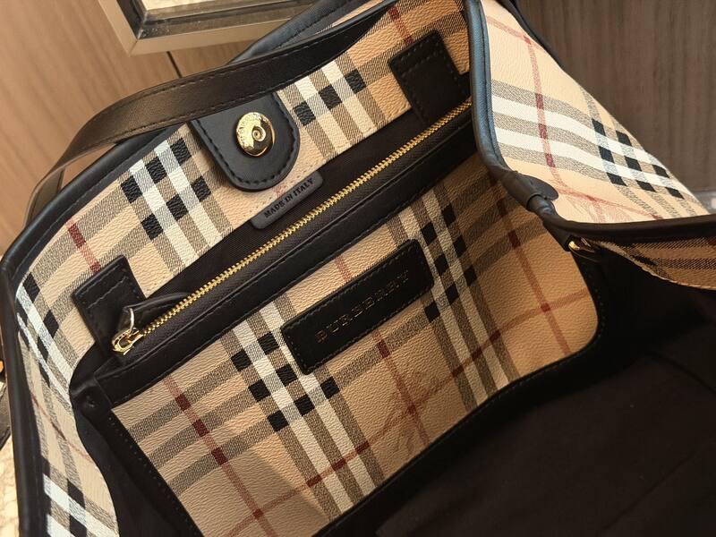 Burberry Black shoulder bag — Top Quality Replica
