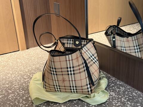 Burberry Black shoulder bag Top Quality Replica
