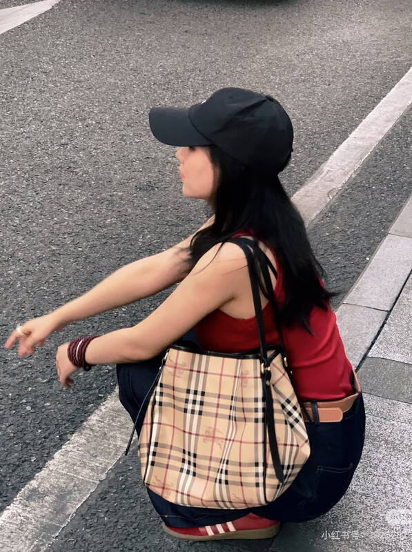 Burberry Black shoulder bag — AAA Quality Replica