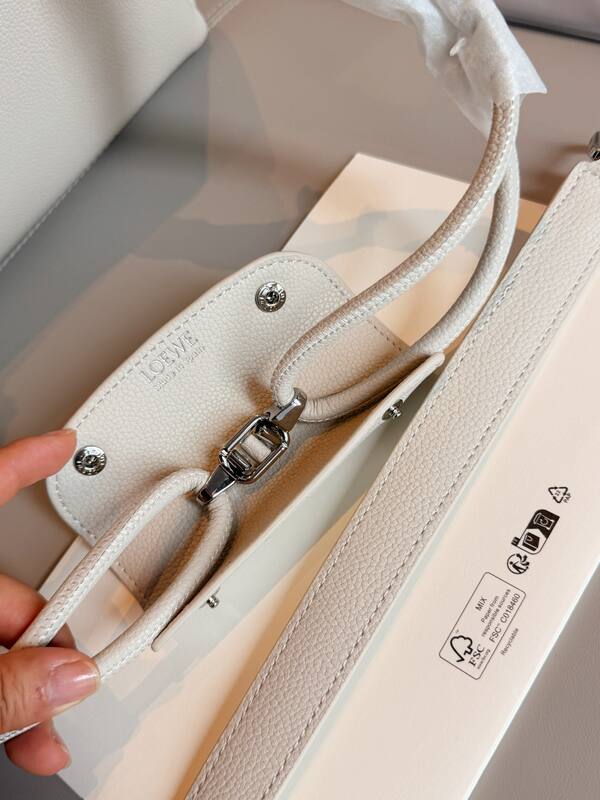 Loewe White shoulder bag — Top Quality Replica