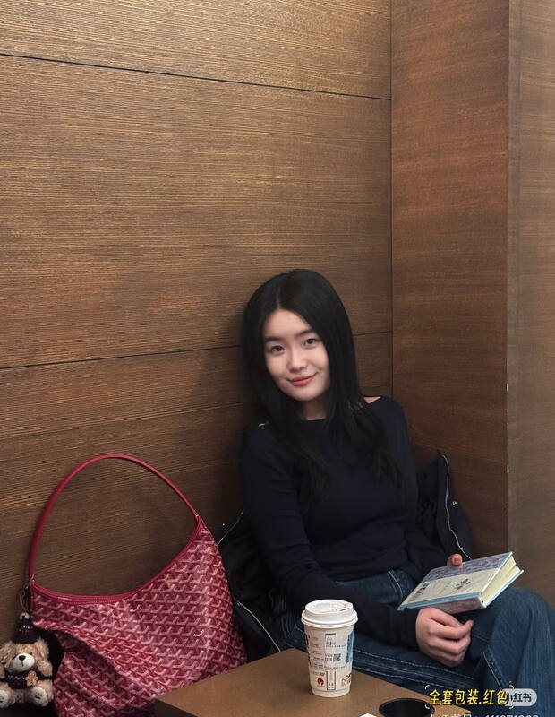 Goyard Red shoulder bag — Top Quality Replica
