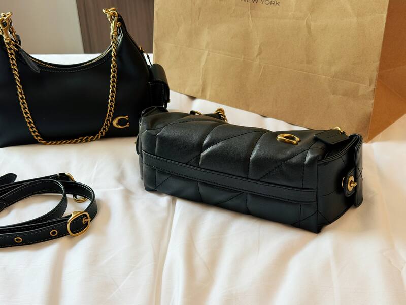 Coach Juliet Black leather gold hardware crossbody — Premium Replica
