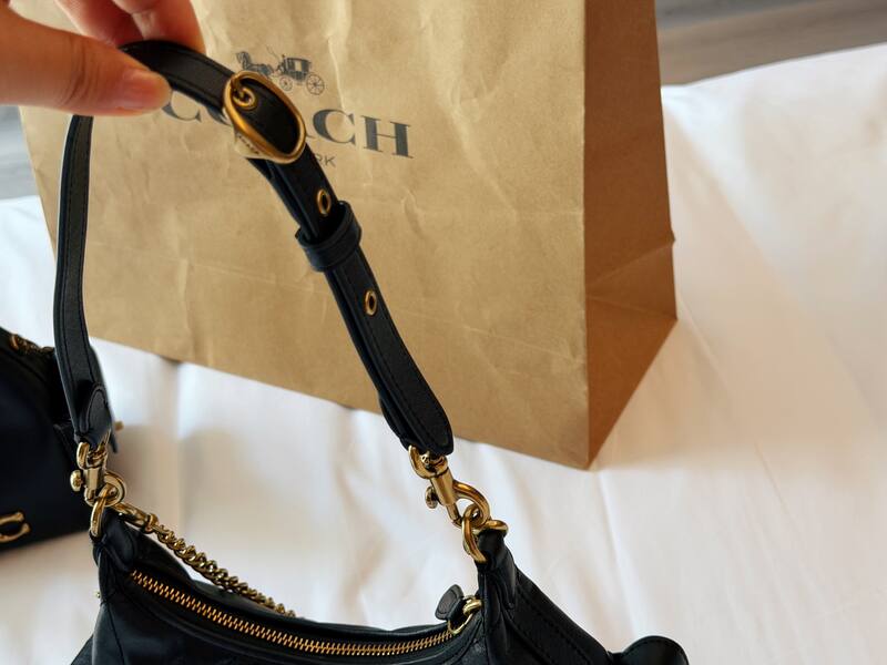 Coach Juliet Black leather gold hardware crossbody — Premium Replica