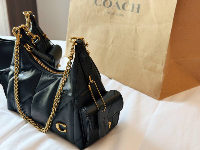 Coach Juliet Black leather gold hardware crossbody — Premium Replica
