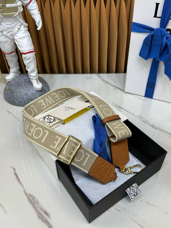 Loewe White shoulder bag — AAA Quality Replica