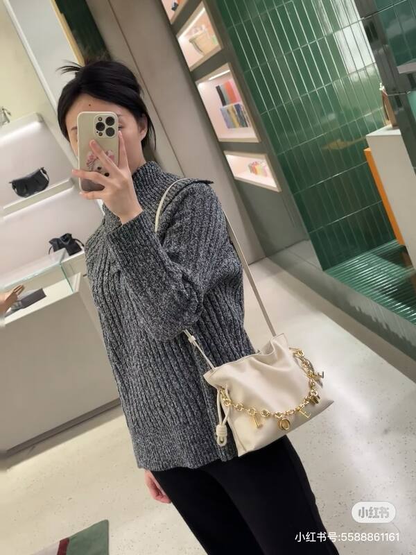 Loewe White shoulder bag — AAA Quality Replica
