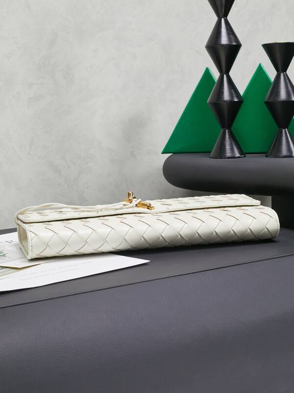 Bottega Veneta White shoulder bag — AAA Quality Replica