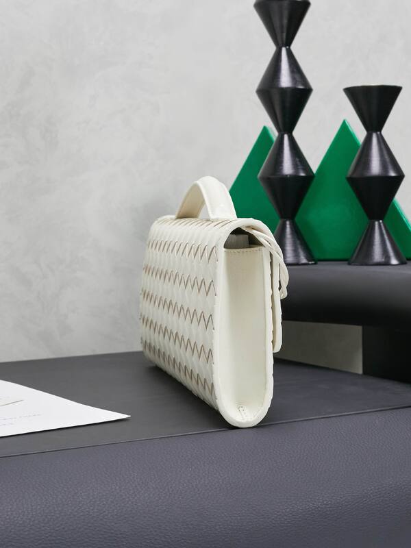 Bottega Veneta White shoulder bag — AAA Quality Replica