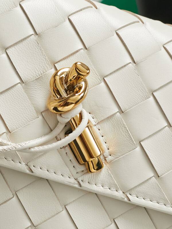 Bottega Veneta White shoulder bag — AAA Quality Replica