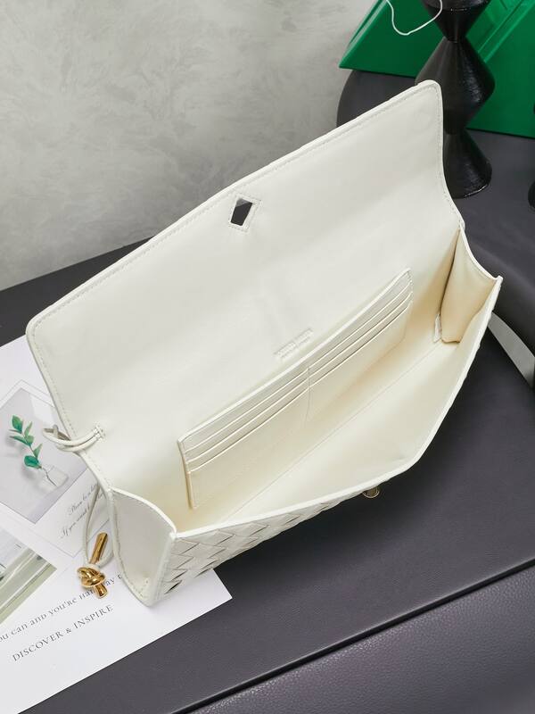 Bottega Veneta White shoulder bag — AAA Quality Replica