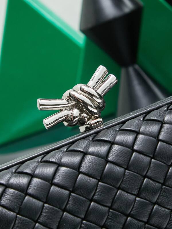 Bottega Veneta Black shoulder bag — Premium Replica
