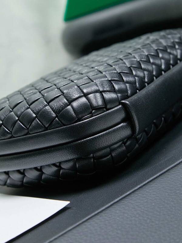 Bottega Veneta Black shoulder bag — Premium Replica