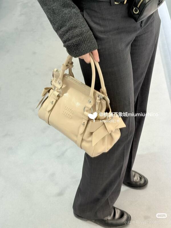 Miu Miu Beige 25x18x10cm shoulder bag — 1:1 Replica