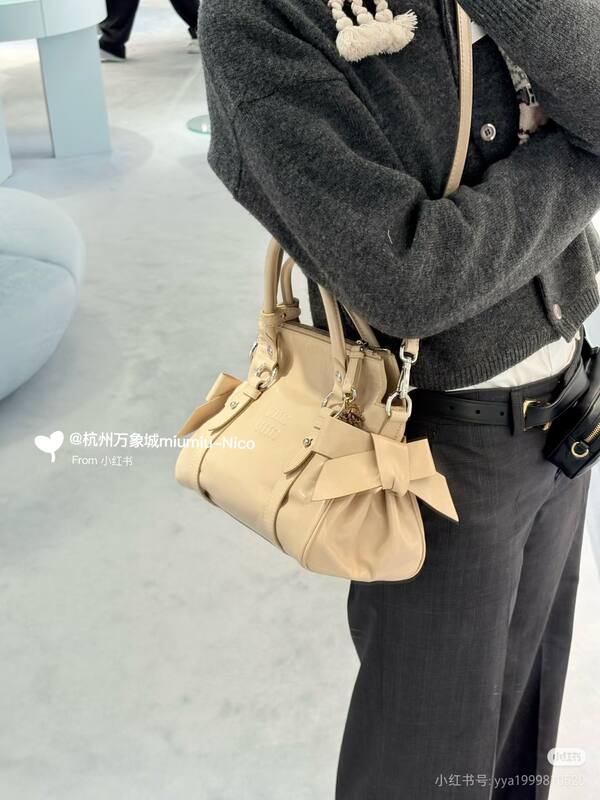Miu Miu Beige 25x18x10cm shoulder bag — 1:1 Replica