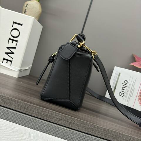 Loewe Black 25x18x10cm shoulder bag 1 1 Replica