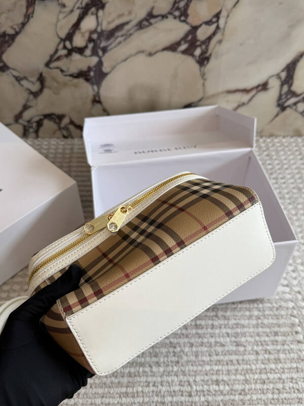 Burberry White shoulder bag — Premium Replica
