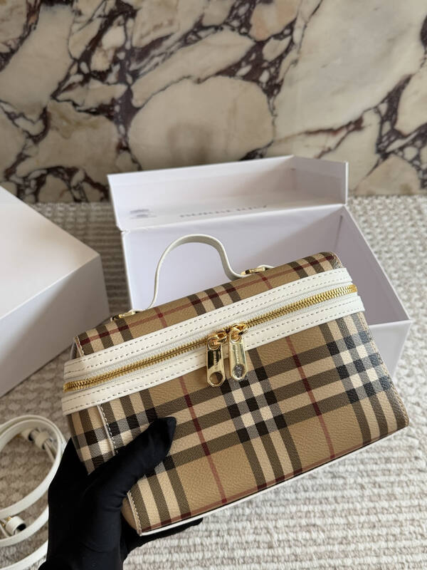 Burberry White shoulder bag — Premium Replica
