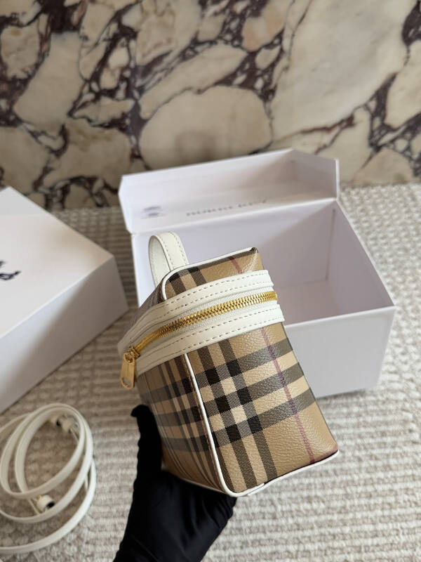 Burberry White shoulder bag — Premium Replica