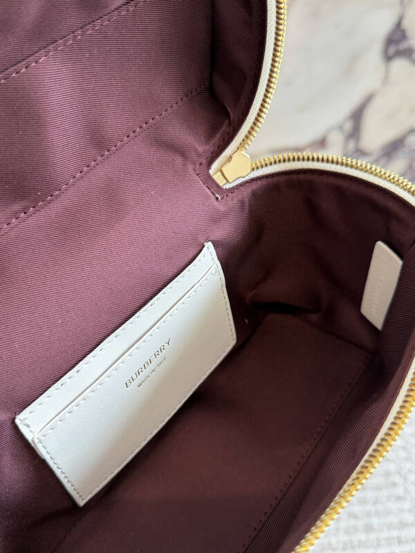 Burberry White shoulder bag — Premium Replica