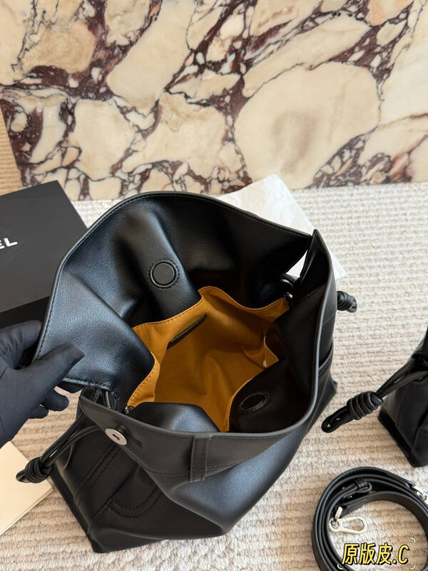 Loewe Black shoulder bag — Premium Replica