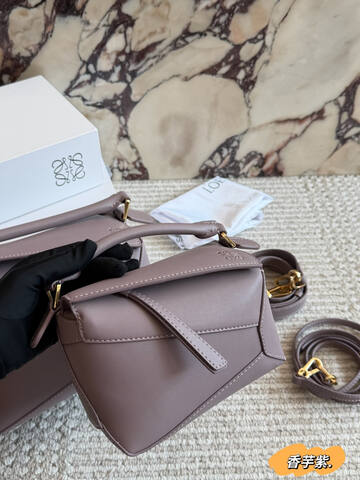 Loewe Calfskin 18x12cm shoulder bag 1 1 Replica