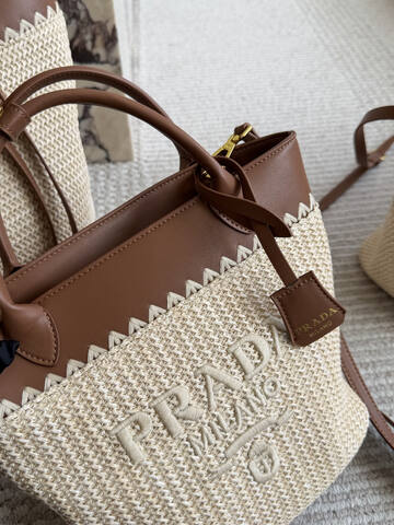 Prada Brown 25x18x10cm shoulder bag Top Quality Replica