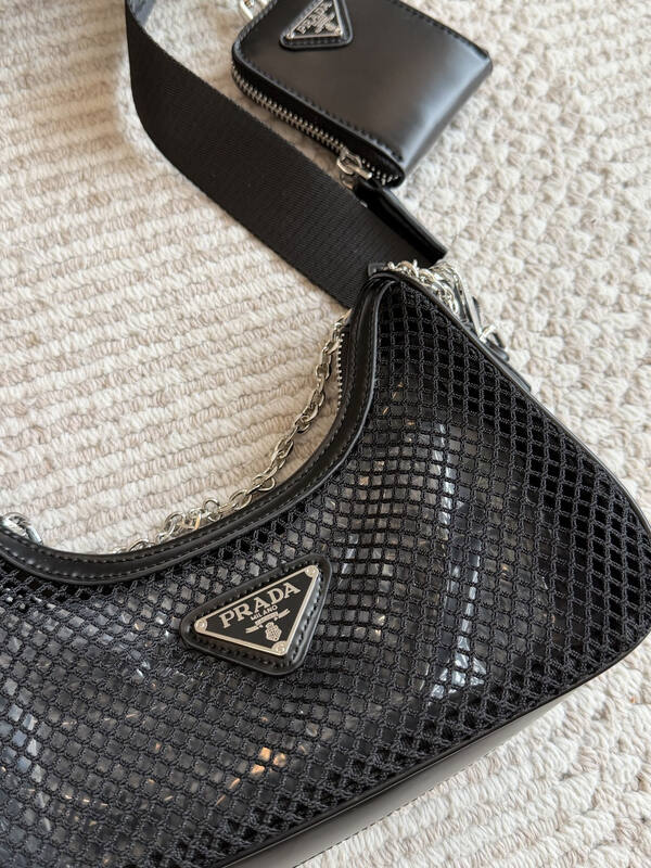 Prada Re-Edition Black shoulder bag — Top Quality Replica