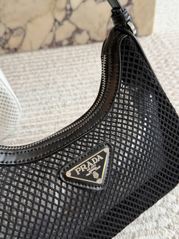 Prada Re-Edition Black shoulder bag — AAA Quality Replica