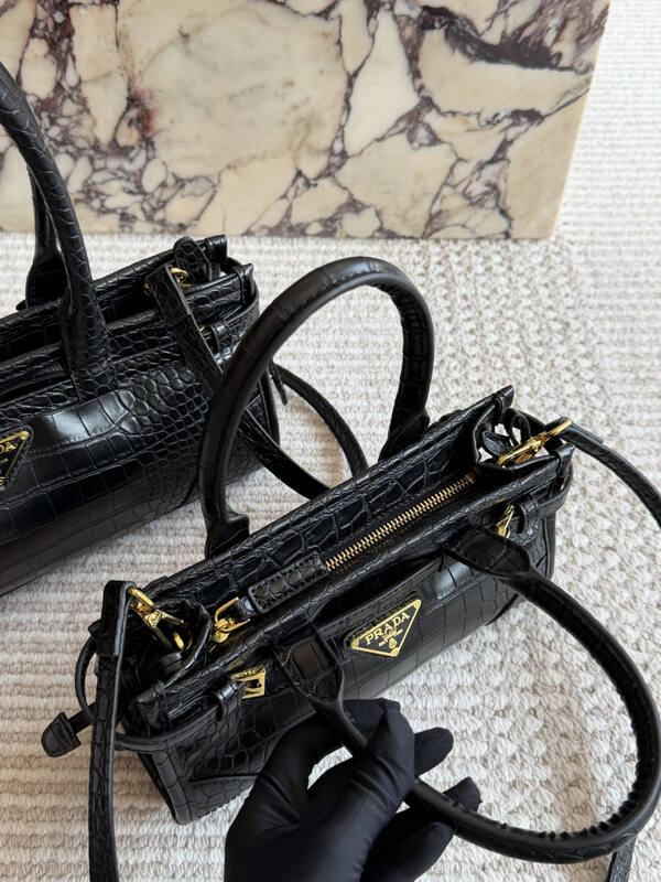 Prada Black shoulder bag — AAA Quality Replica