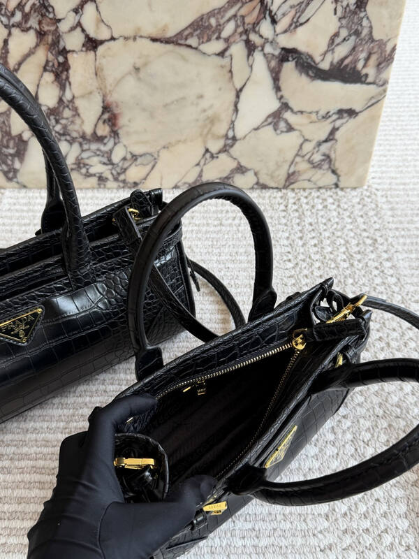 Prada Black shoulder bag — AAA Quality Replica