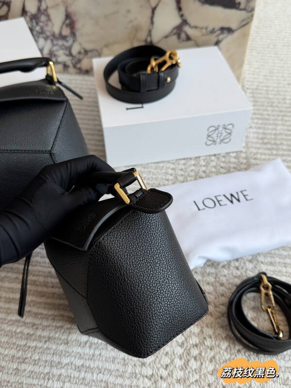 Loewe Black shoulder bag — AAA Quality Replica