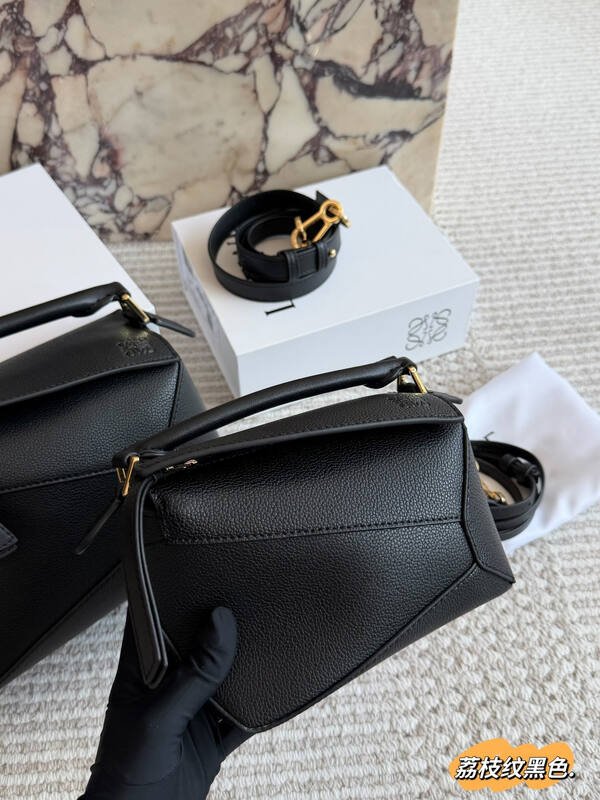 Loewe Black shoulder bag — AAA Quality Replica