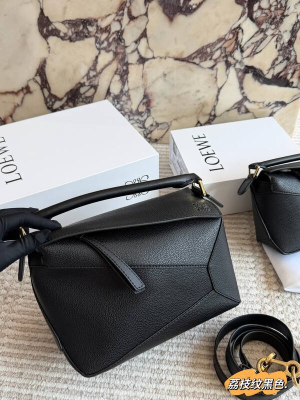 Loewe Black shoulder bag — AAA Quality Replica