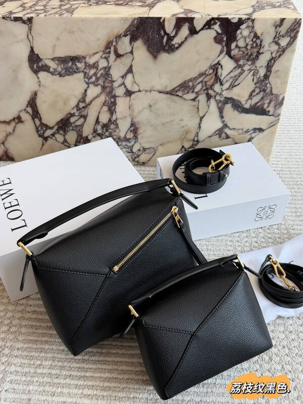 Loewe Black shoulder bag — AAA Quality Replica