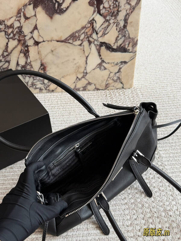 Prada Black shoulder bag — Top Quality Replica