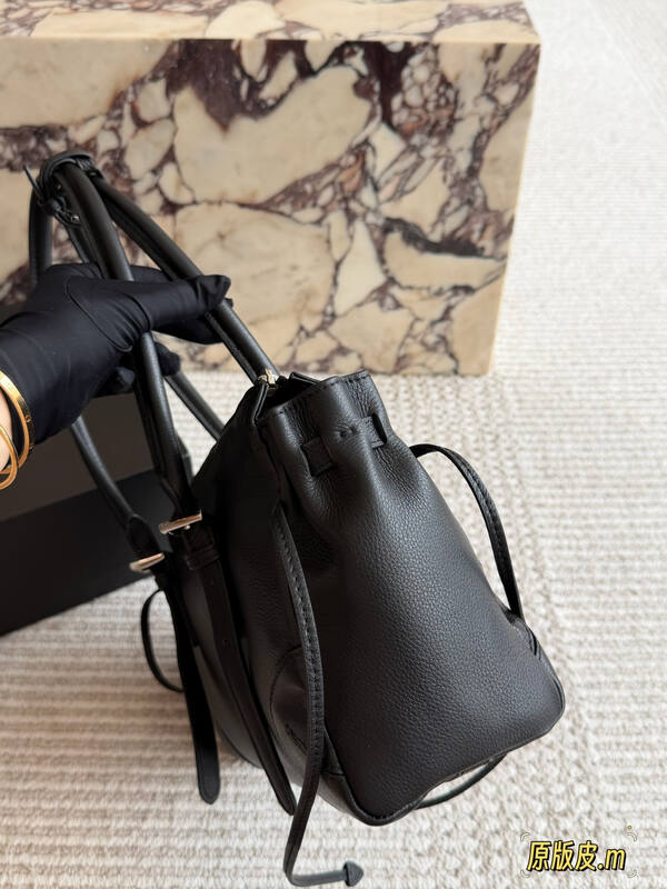 Prada Black shoulder bag — Top Quality Replica