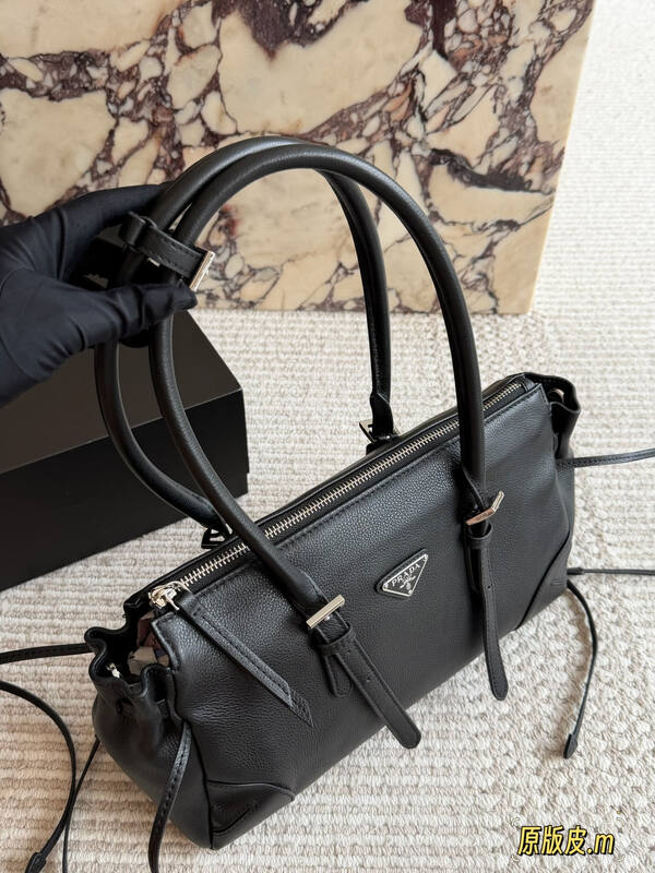 Prada Black shoulder bag — Top Quality Replica