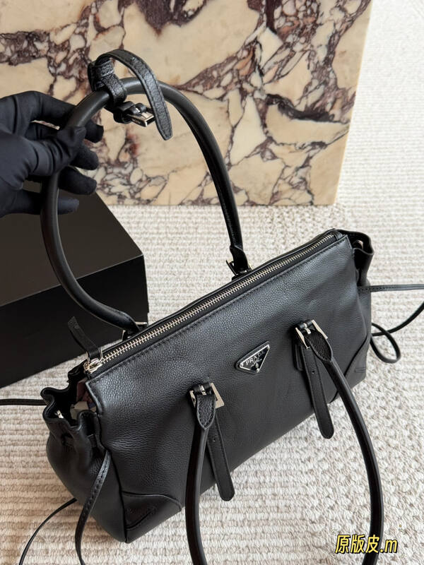 Prada Black shoulder bag — Top Quality Replica