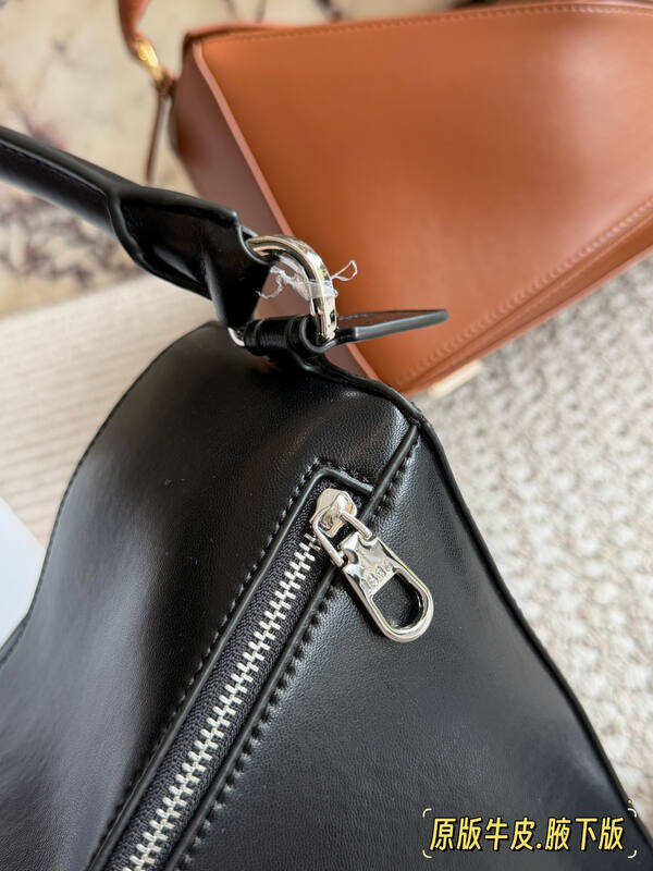 Loewe Black shoulder bag — Premium Replica