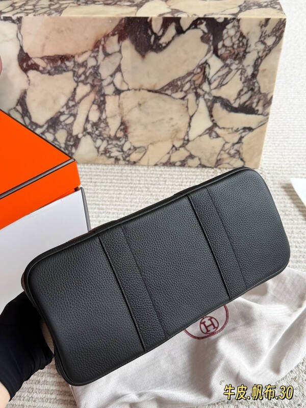 Loewe Black shoulder bag — AAA Quality Replica