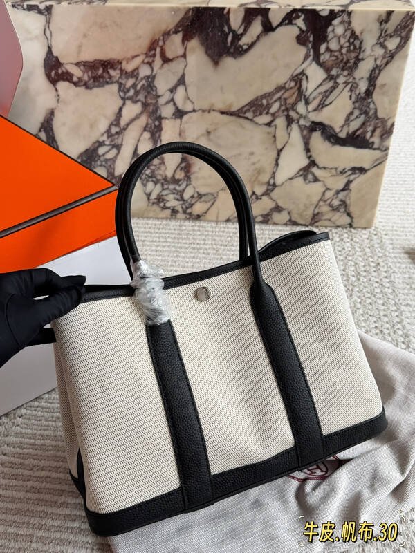 Loewe Black shoulder bag — AAA Quality Replica