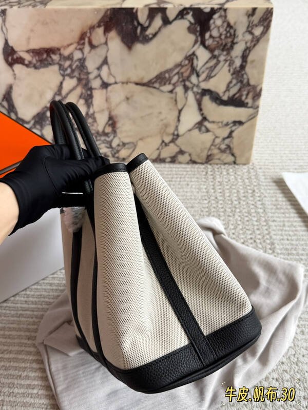 Loewe Black shoulder bag — AAA Quality Replica