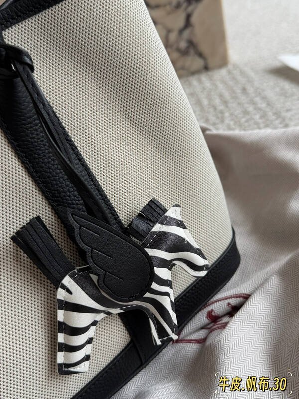 Loewe Black shoulder bag — AAA Quality Replica